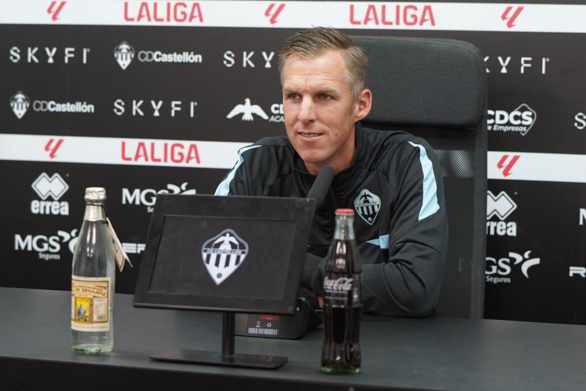 El Castellón destituye a Johan Plat y da el timón de momento al exjugador Pablo Hernández