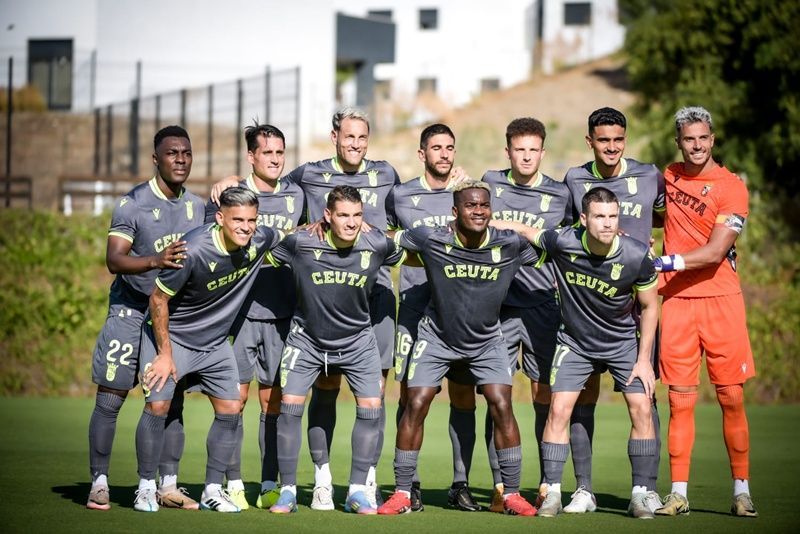 La AD Ceuta remonta y golea al Al Wakrah con eficacia en las jugadas a balón parado
