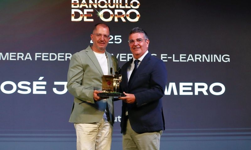 José Juan Romero, premiado con el ‘Banquillo de Oro’ como mejor entrenador del Grupo 2 de Primera Federación