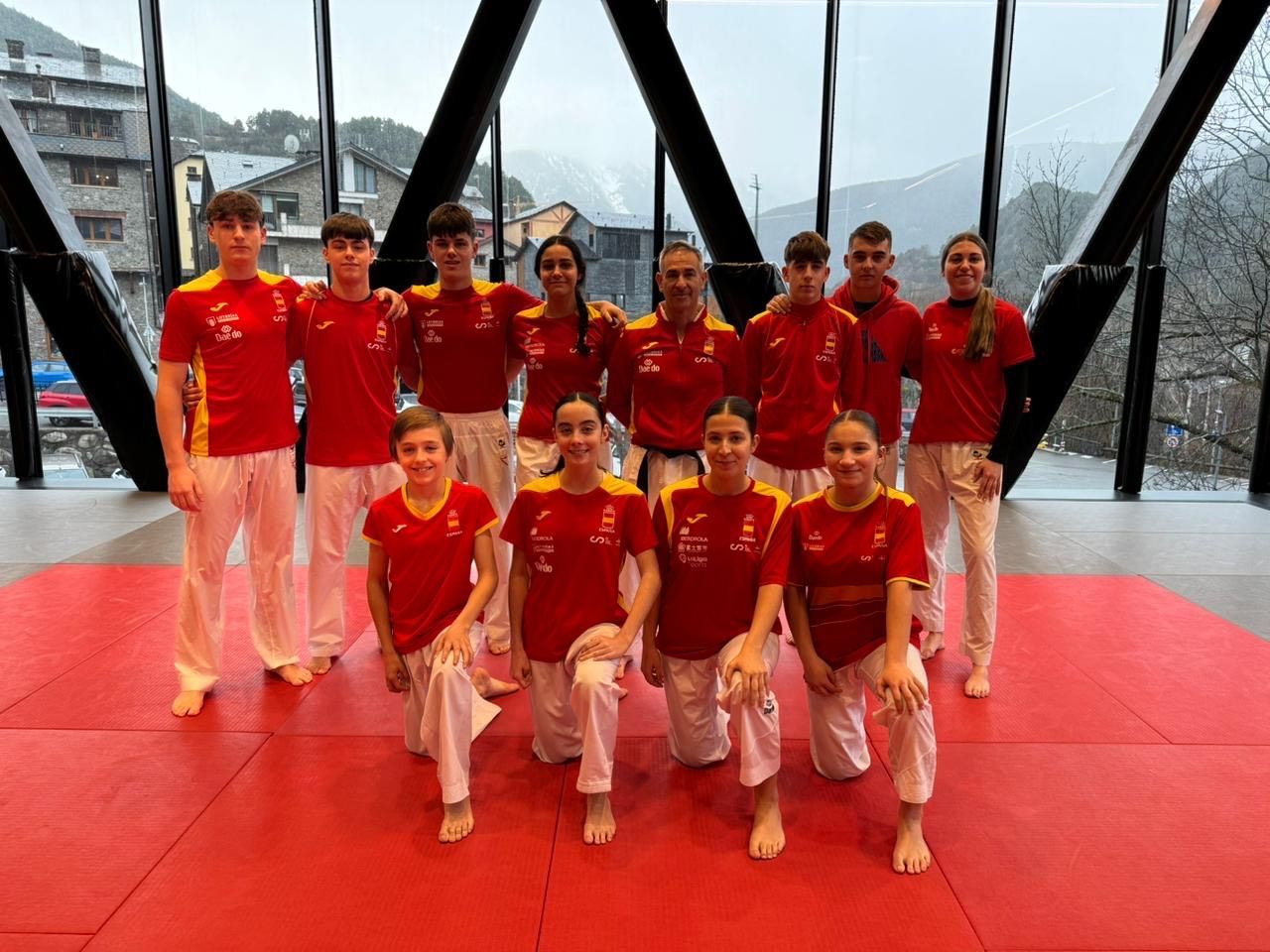 La karateka ceutí Julia Melgar participa en una concentración de la selección nacional