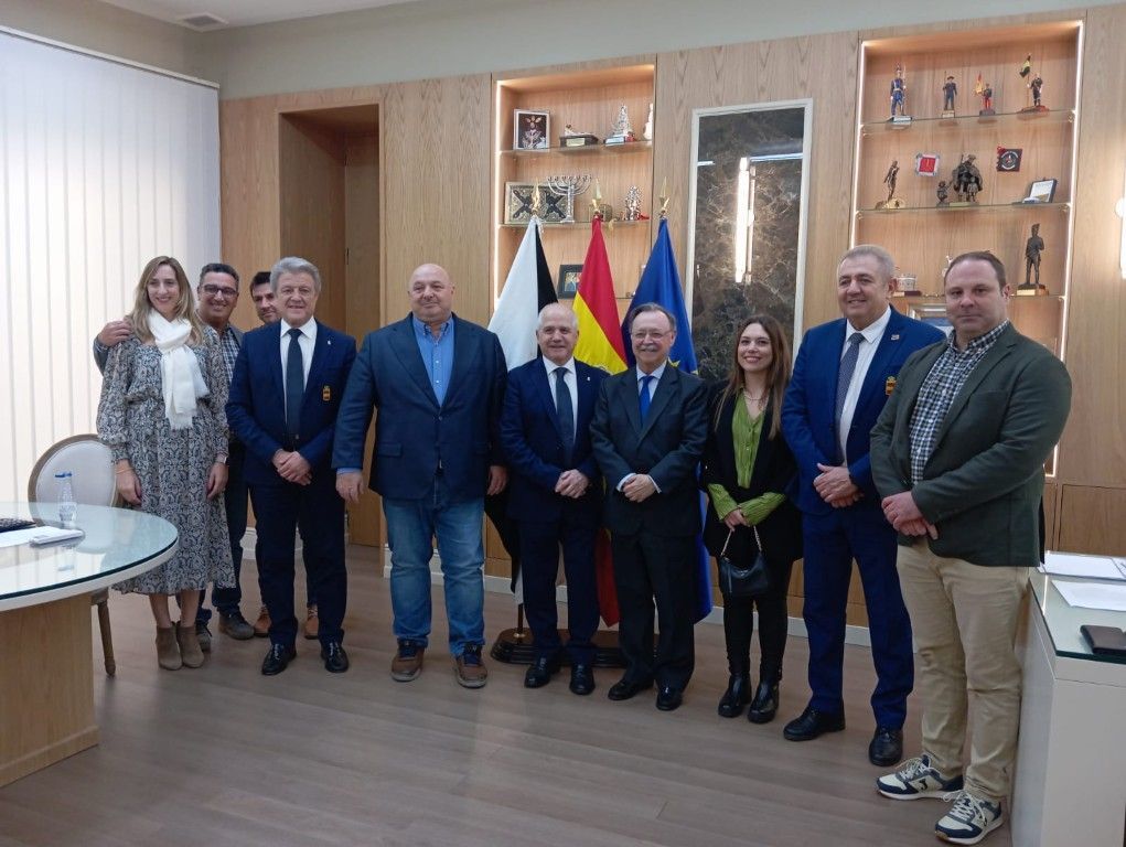 Vivas recibe al presidente de la Federación Española de Kárate