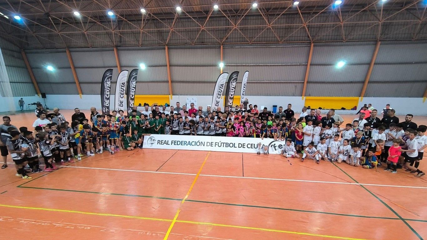 Fin de fiesta espectacular de la RFFCE con el fútbol sala Base