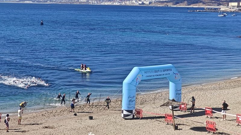 La Federación de Triatlón de Ceuta abre el calendario de septiembre con tres pruebas y anuncia la apertura de inscripciones
