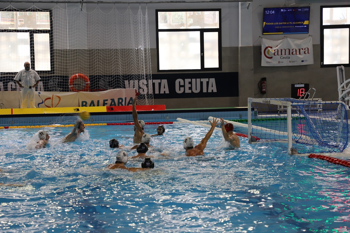 El CN Caballa golpea primero en el primer partido por la permanencia ante el Encinas (11-15) 