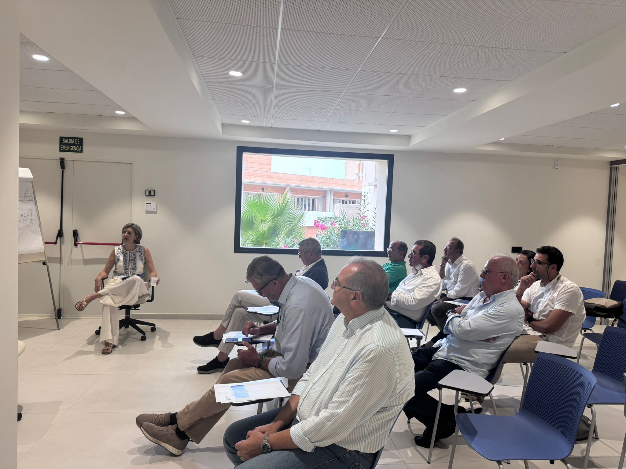 La Confederación de Empresarios visita el COE