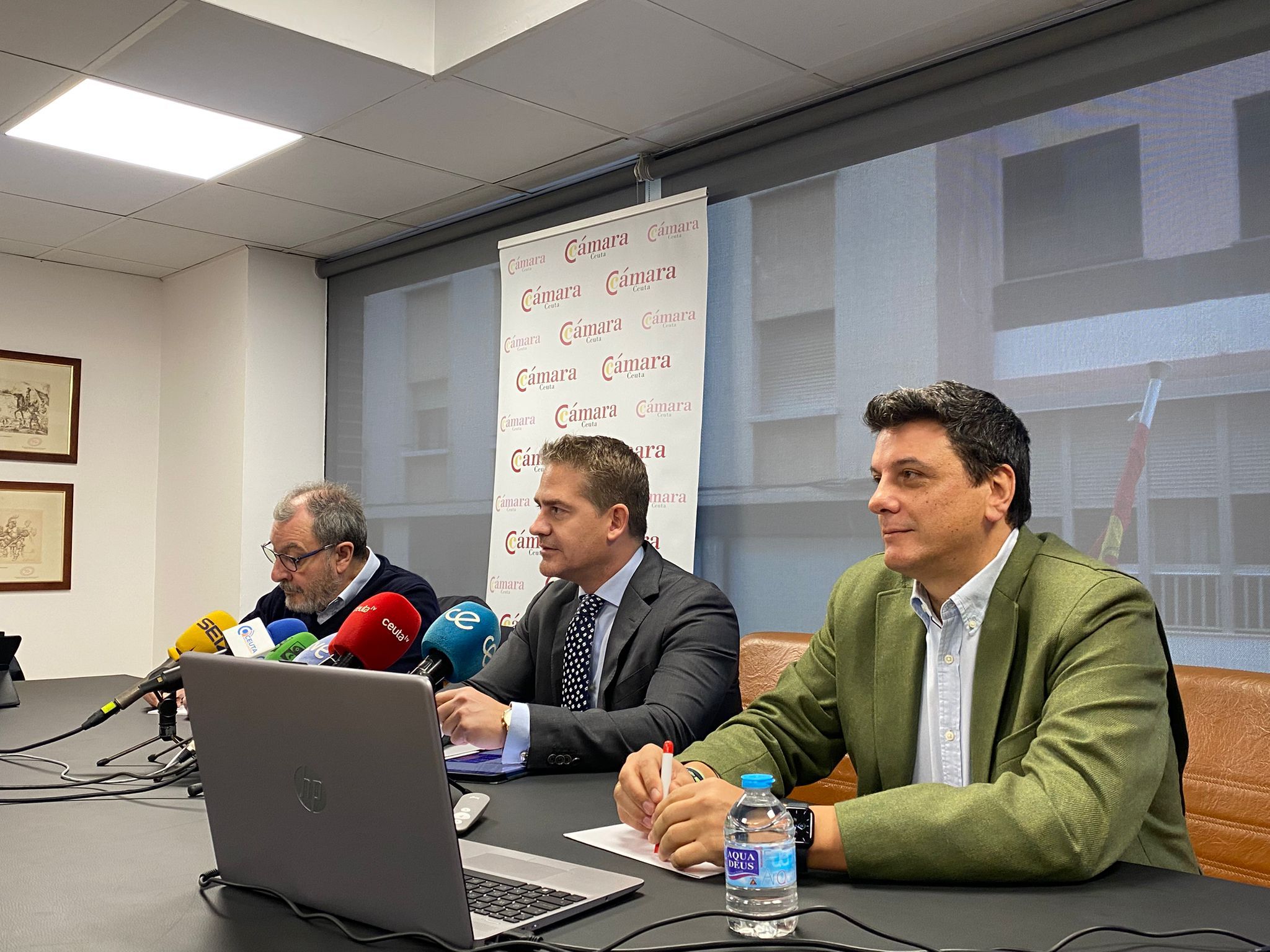 Karim Bulaix junto a Joaquin Mollinedo durante su intervención 