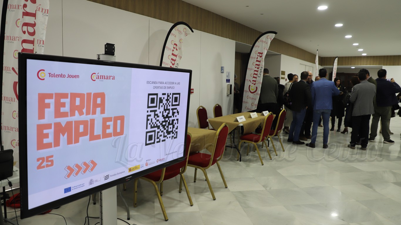 La Feria de Empleo Juvenil abre sus puertas con más de 300 ofertas y un mensaje común: “Ceuta tiene futuro”