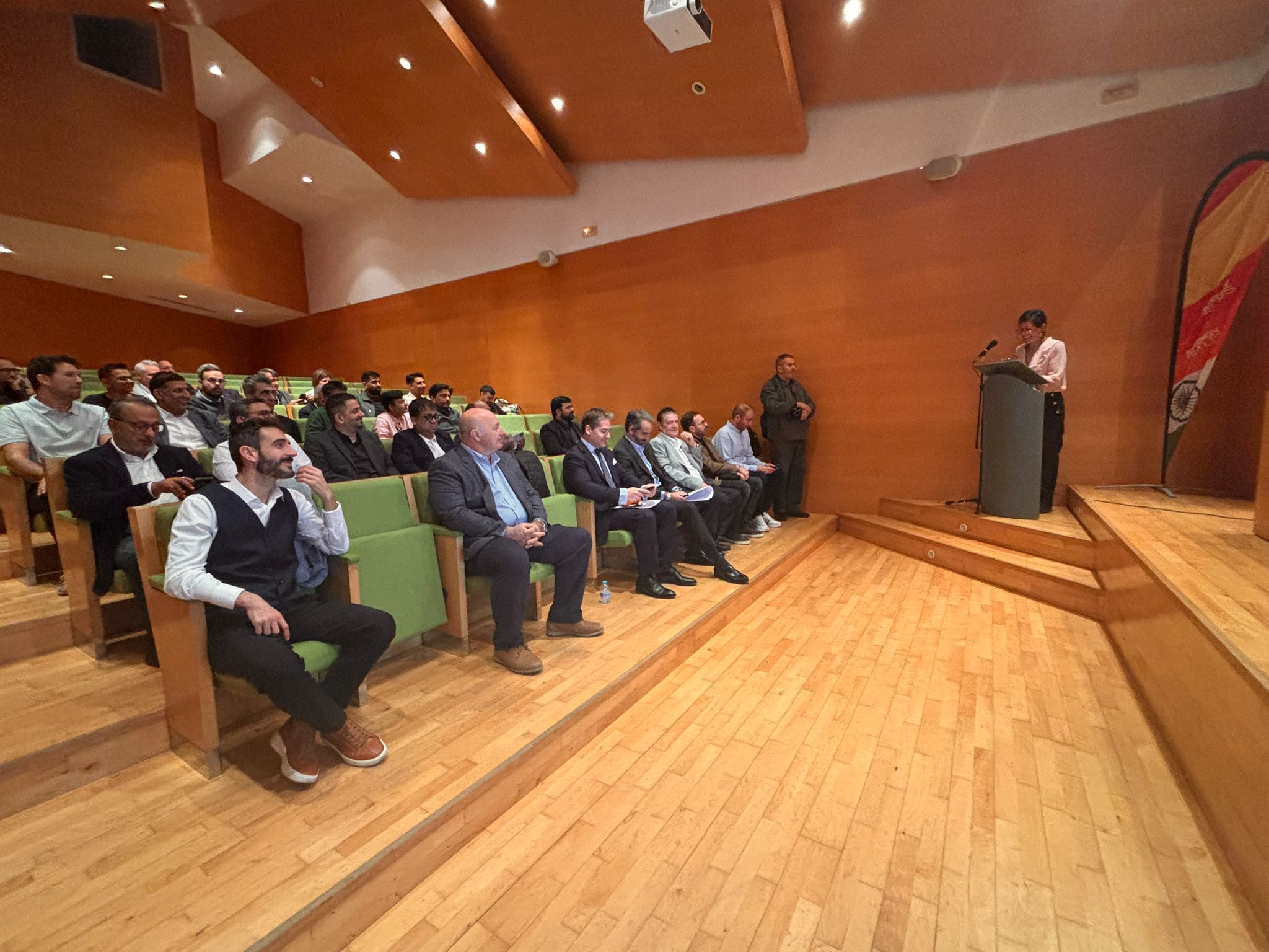 Ceuta tiende puentes con la India para atraer inversión tecnológica