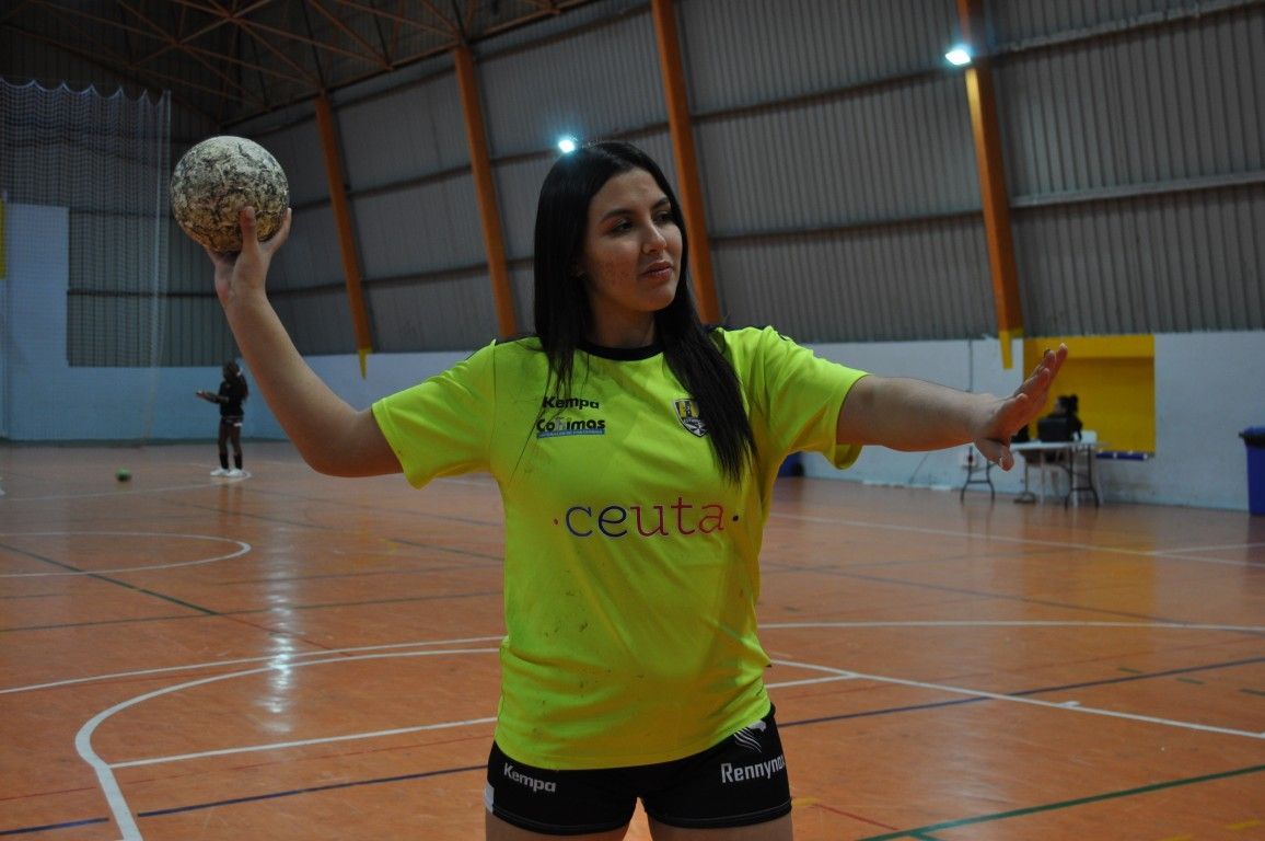 Shorok Ahmed: “entré de pequeña en el balonmano y ahora no podría vivir sin este deporte”