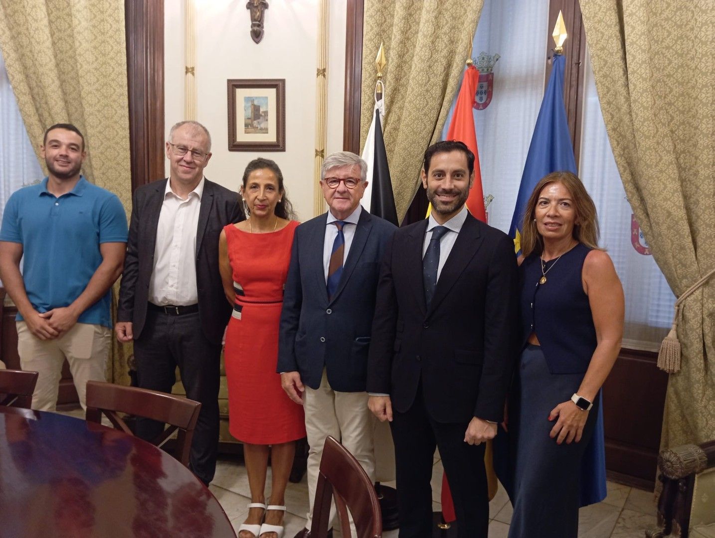 El consejero de Urbanismo se reune con miembros del Colegio Oficial de Arquitectos de Cádiz