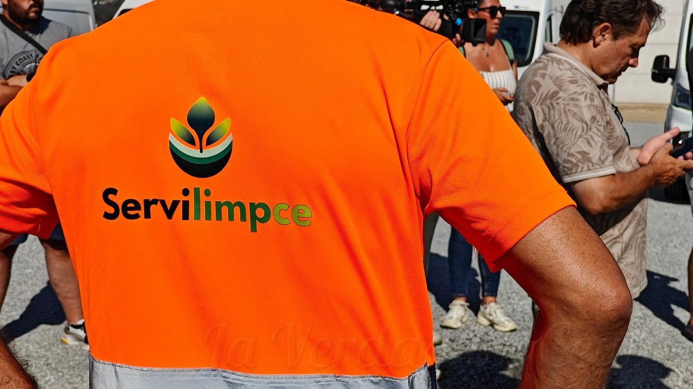 El PSOE denuncia el intento de elevar el sueldo del gerente de Servilimpce por encima de los 100.000 euros