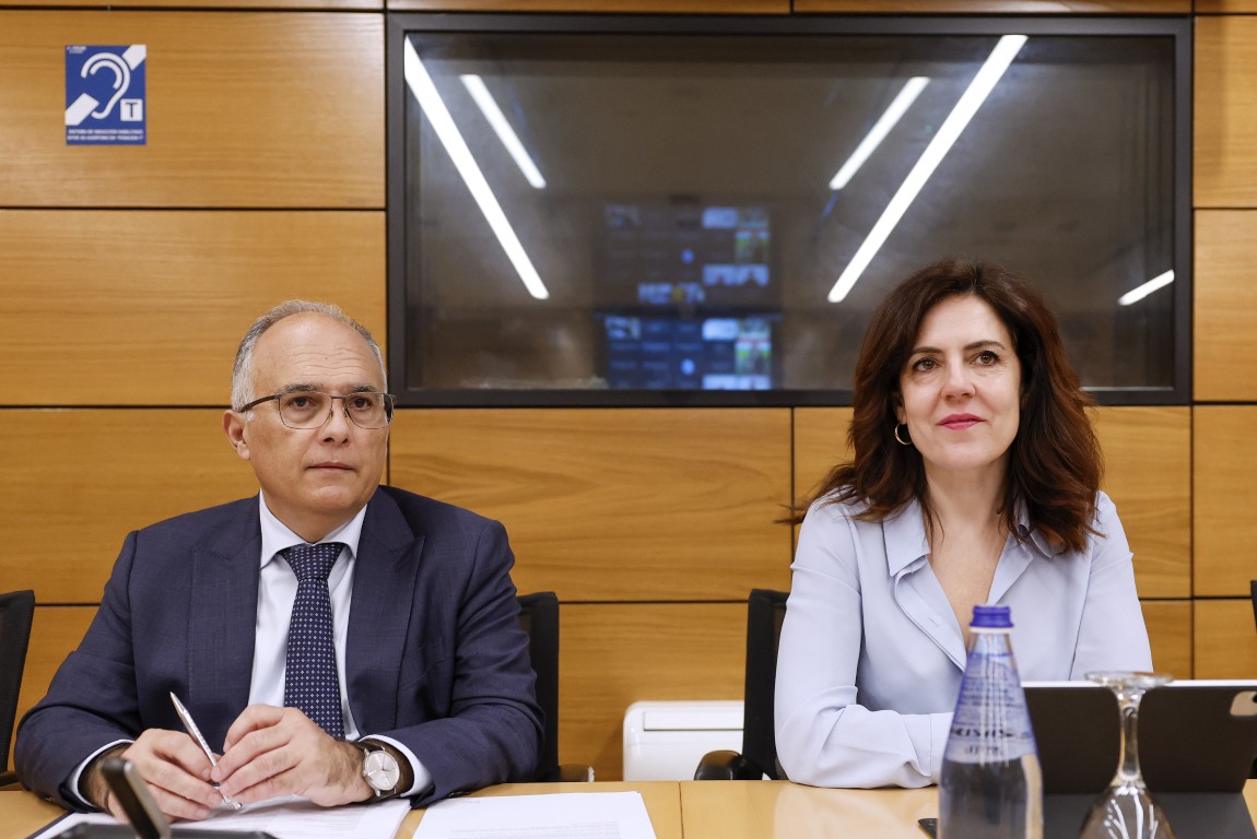 Alberto Gaitán participa en la reunión para la reubicación de menores migrantes. Imágenes Agencia EFE 