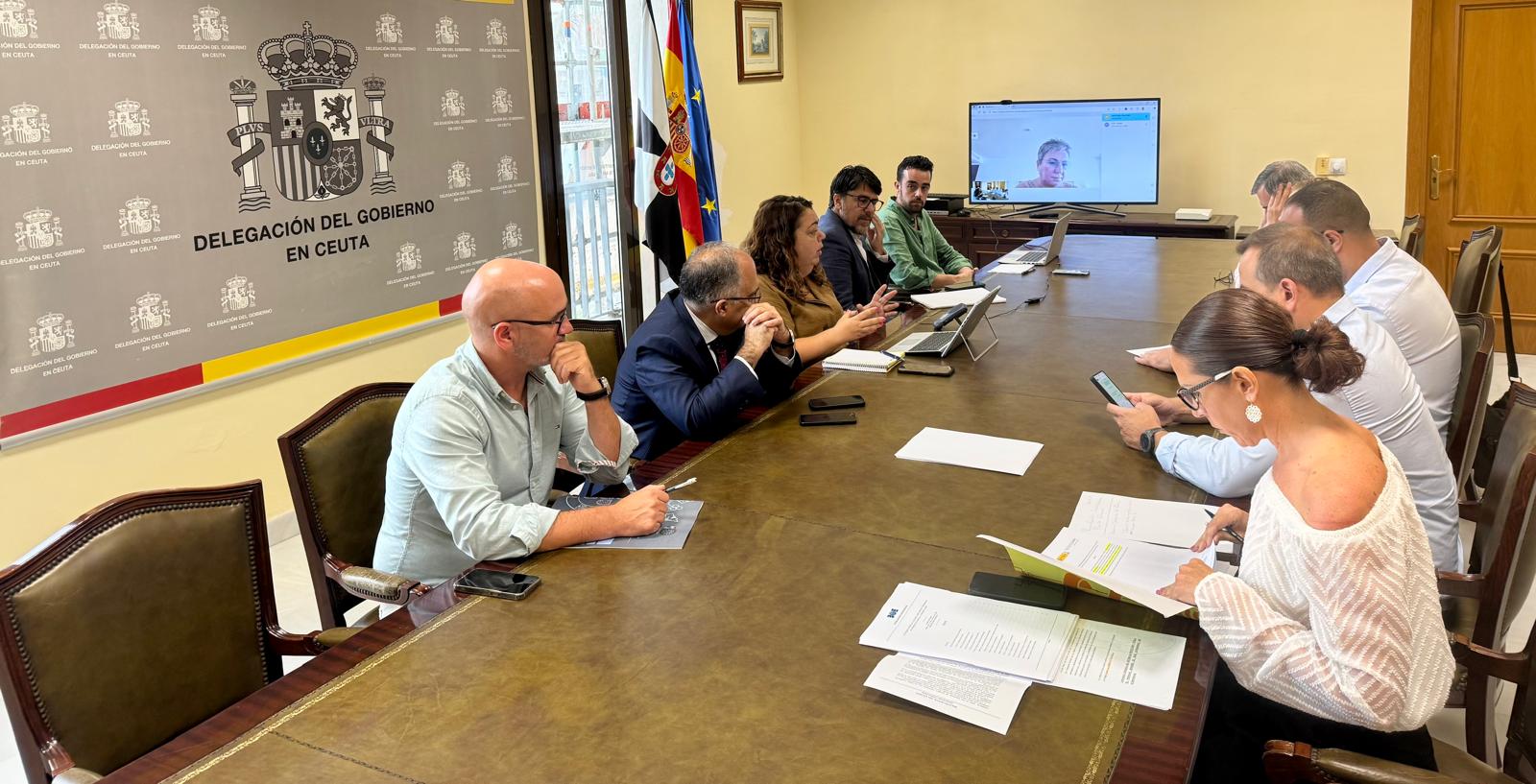 Las autoridades locales tratan los primeros traslados de los MENAS