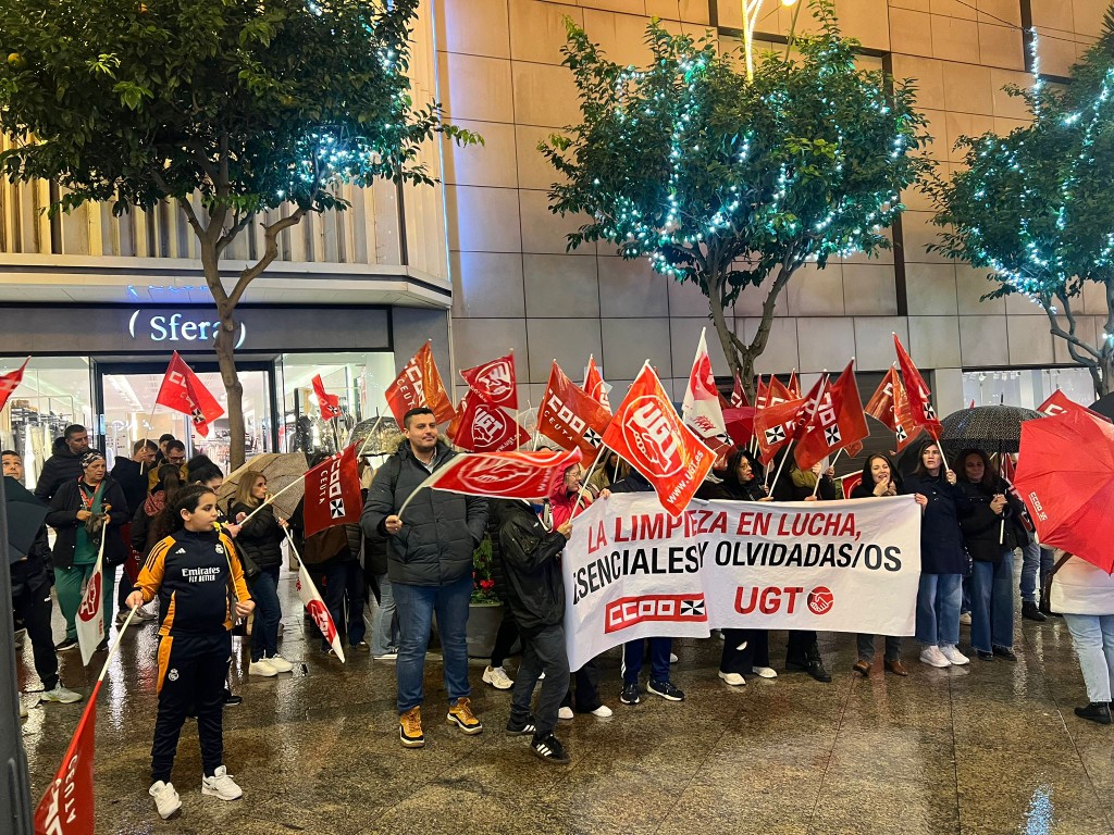 Los trabajadores de limpieza de edificios y locales endurecerán sus protestas tras considerar insuficiente la propuesta de la patronal