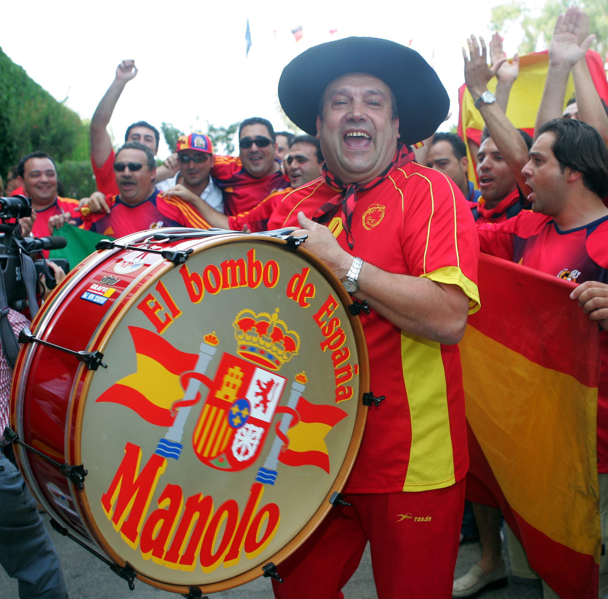 Fallece Manolo “el del bombo”, el principal seguidor de la selección española