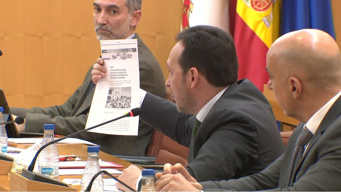 VOX interpela por las dos banderas negras de las playas ceutíes y por el Club Financiero que quiere impulsar el Gobierno