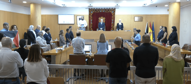 El Pleno de la Asamblea guarda un minuto de silencio por las víctimas del genocidio en Gaza