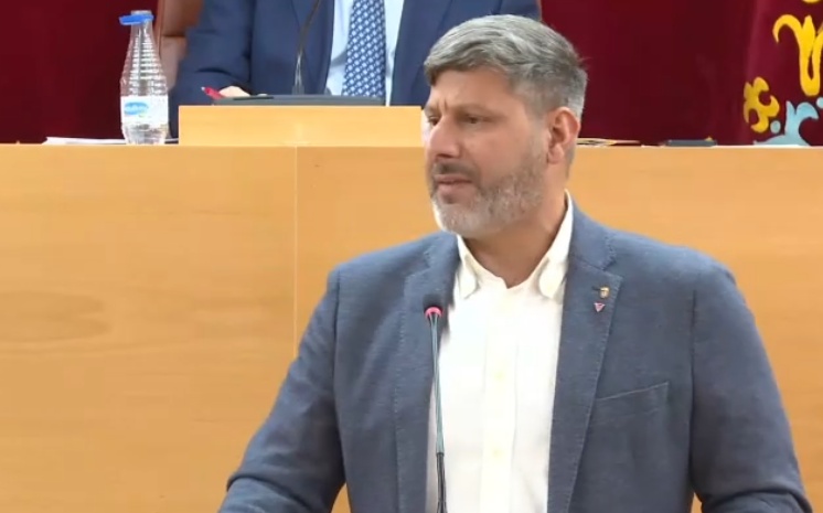 El debate sobre la pobreza reaviva el choque político en la Asamblea de Ceuta