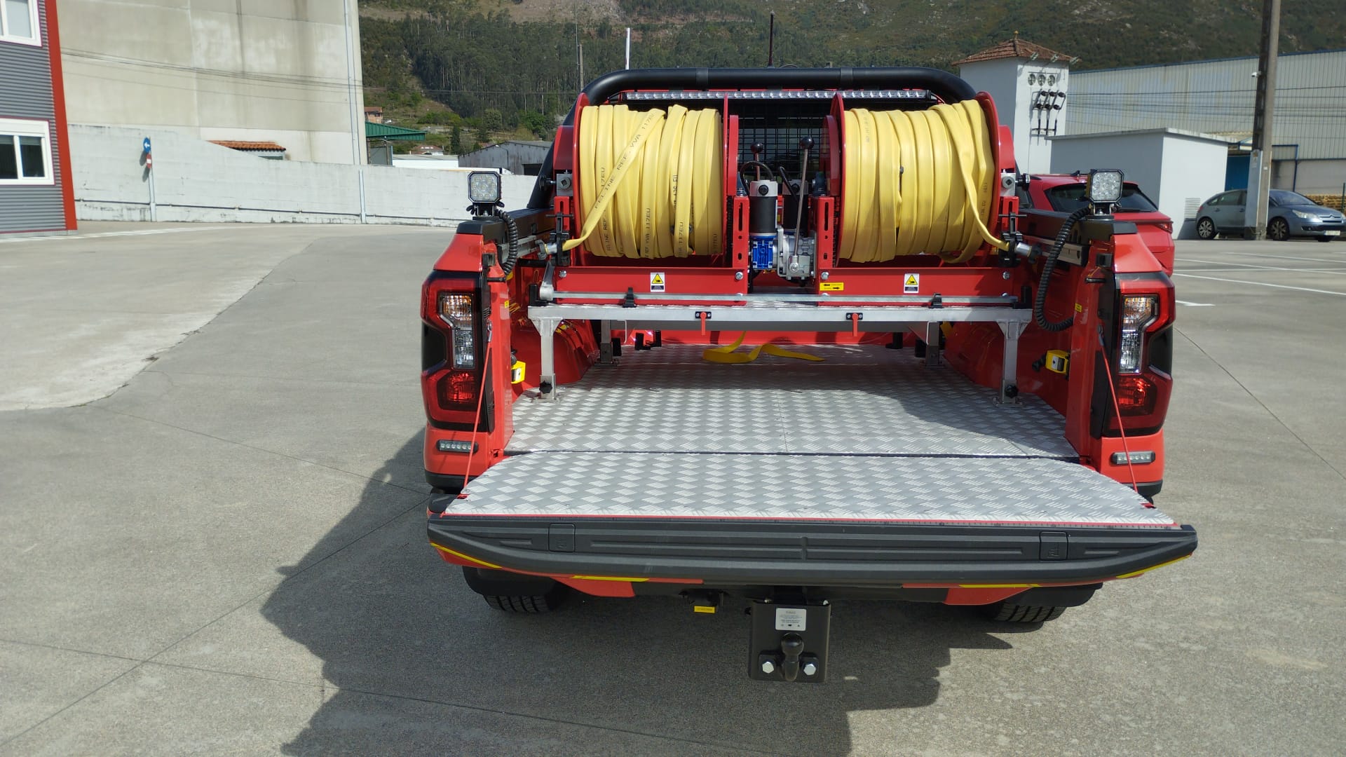 Bomberos pick up 2
