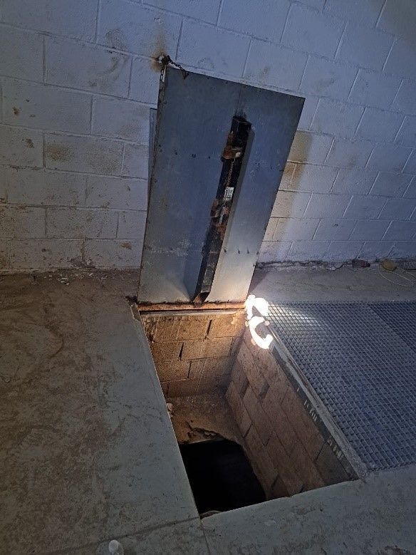 La Guardia Civil accede al interior del túnel hallado en el Tarajal y comprueba su profundidad y longitud
