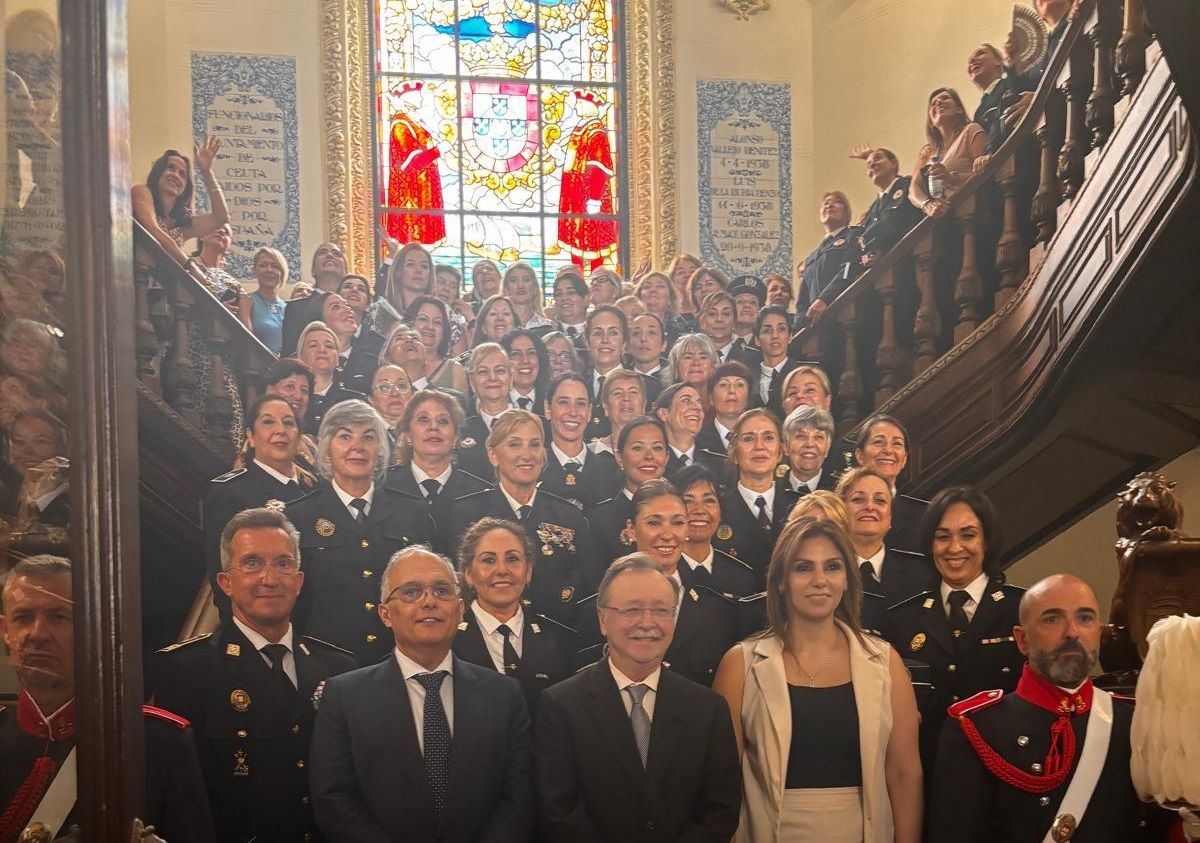 Ceuta rinde homenaje a las pioneras de la Policía Local en el 50 aniversario de la incorporación femenina
