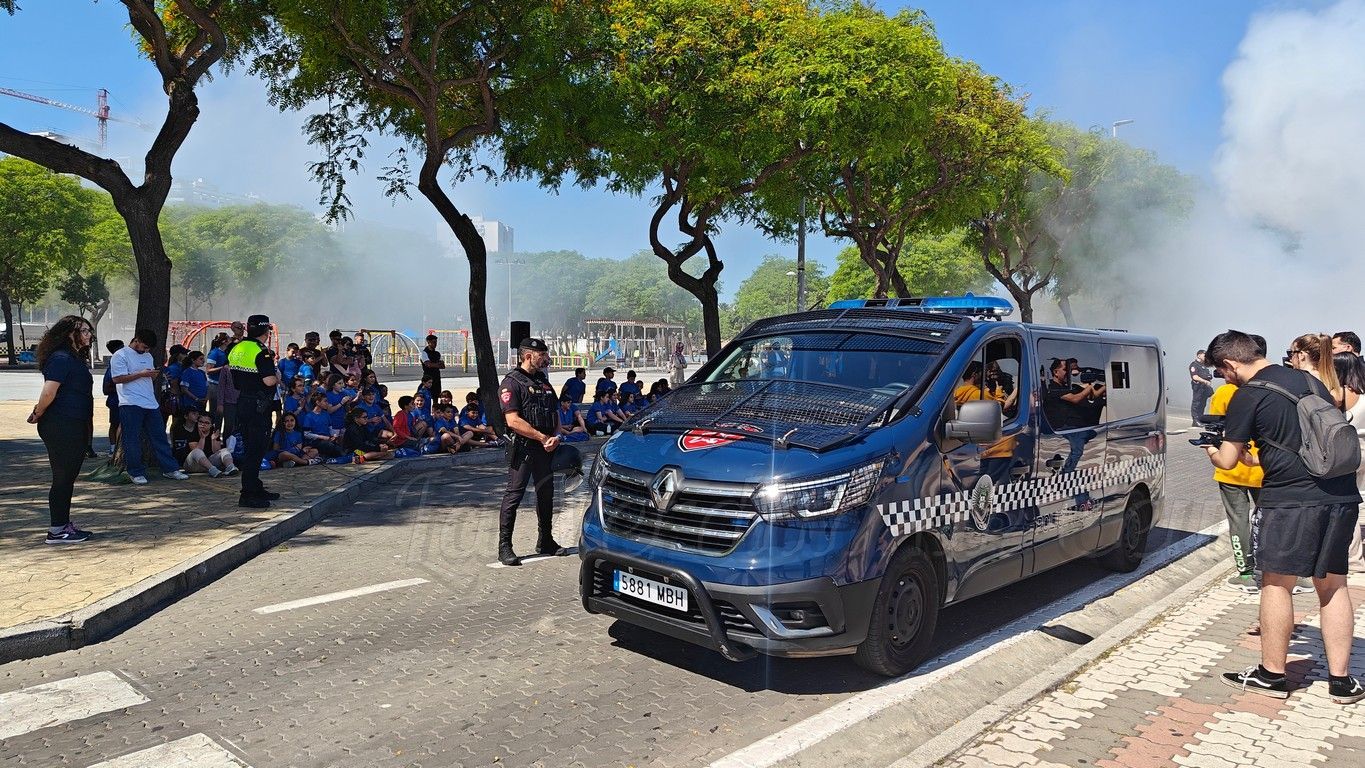 La Policía Local celebra una jornada de puertas abiertas para acercarse a los escolares