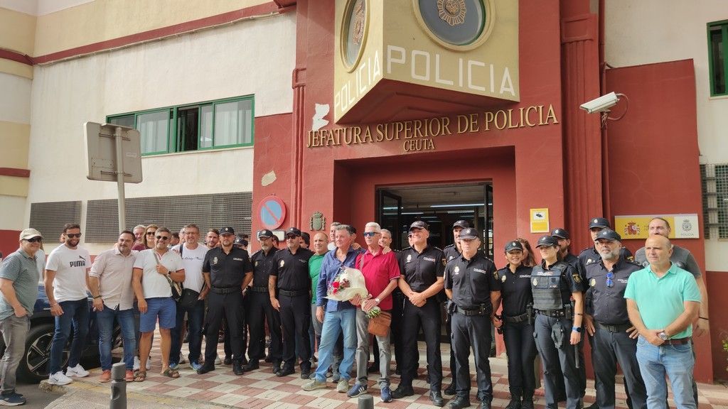 La Jefatura Superior de Ceuta despide al policía Florián García Molina tras 45 años de servicio