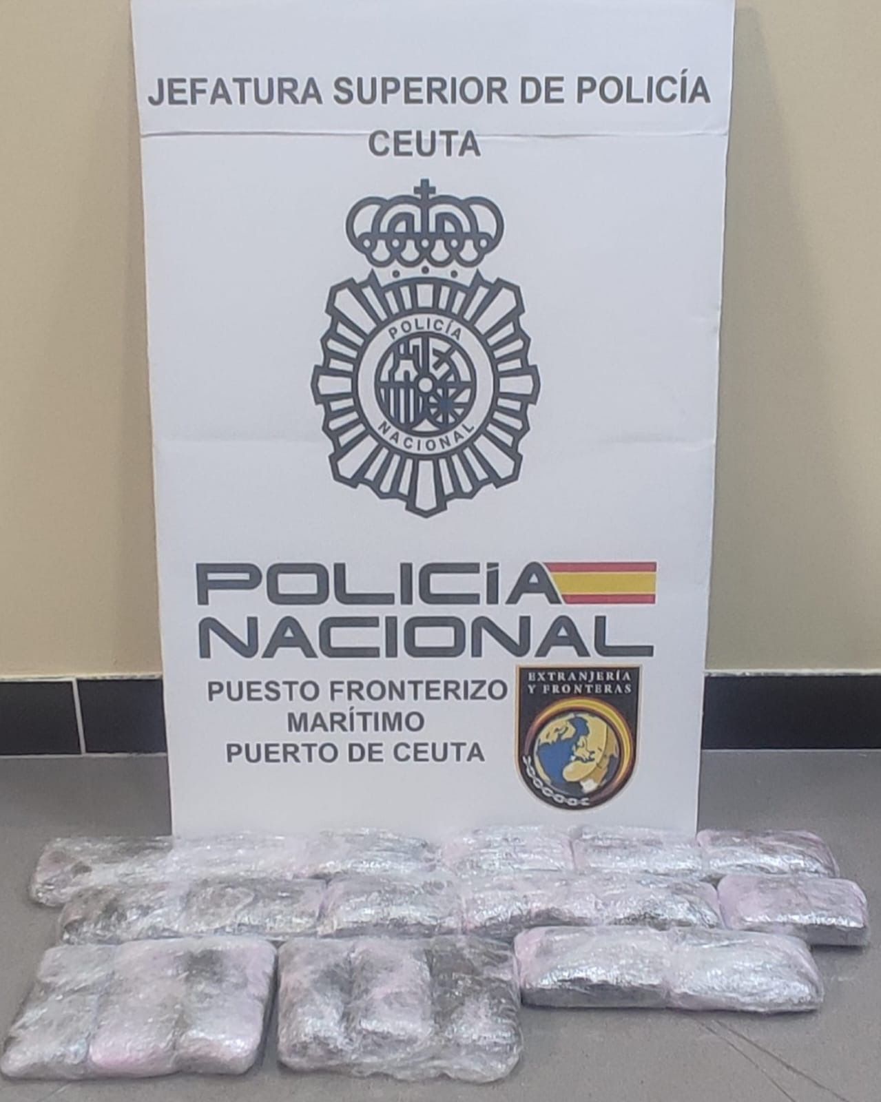La Policía Nacional detiene a una mujer que portaba hachís adosado a su cuerpo