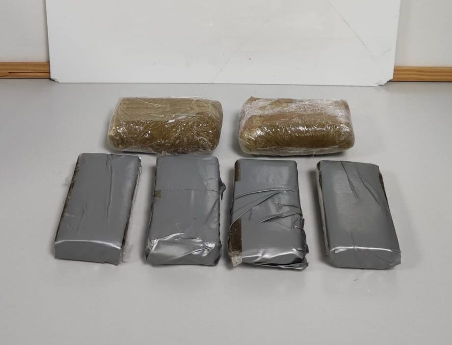 Detenido un hombre cuando iba a embarcar con 606 gramos de hachís