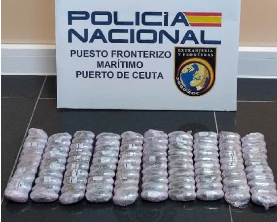 Detenida una mujer en el puerto con 100 bellotas de hachís