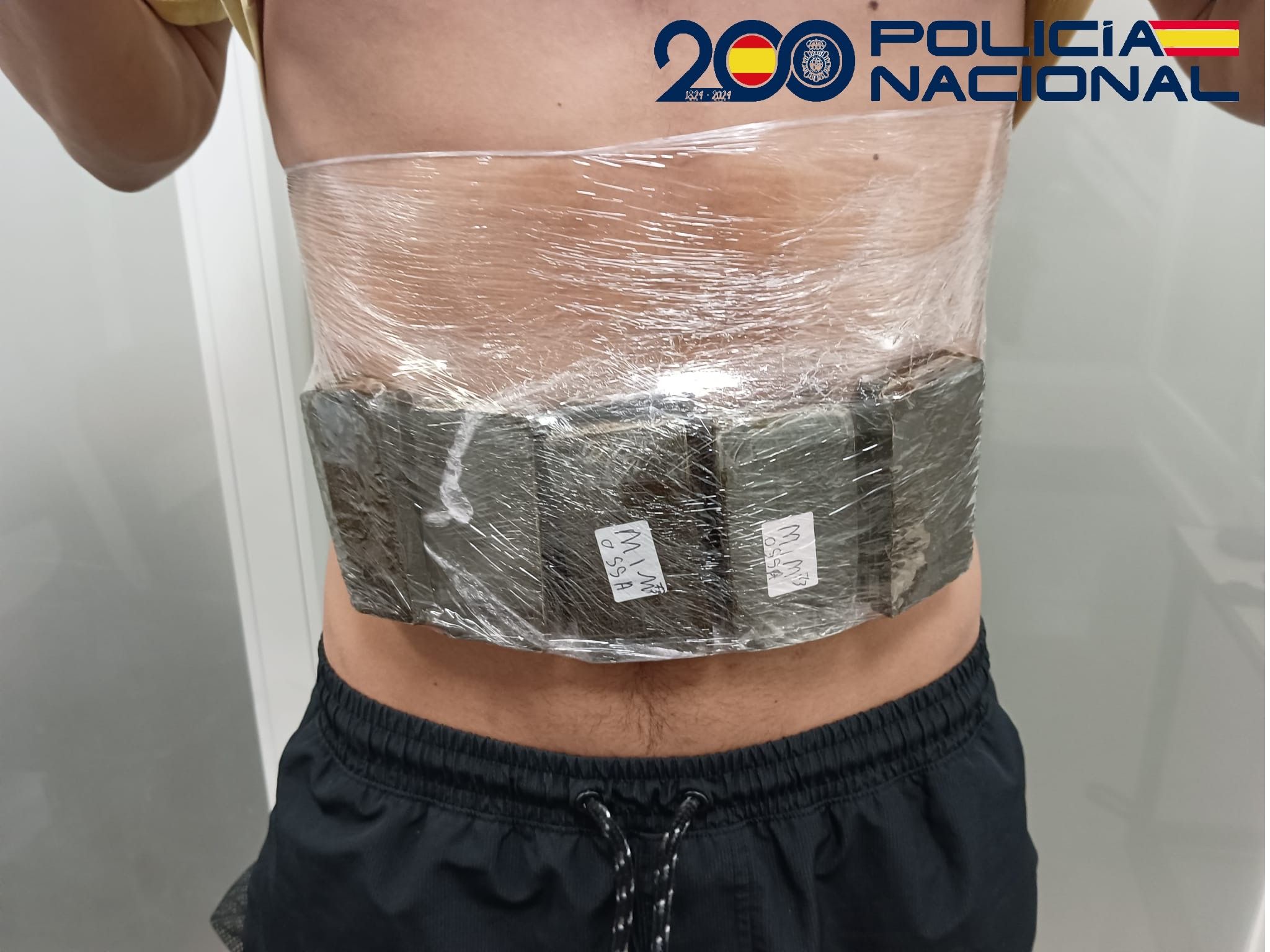 Tres detenidos en el puerto de Ceuta, dos de ellos menores, por llevar hachís adosado en su cuerpo