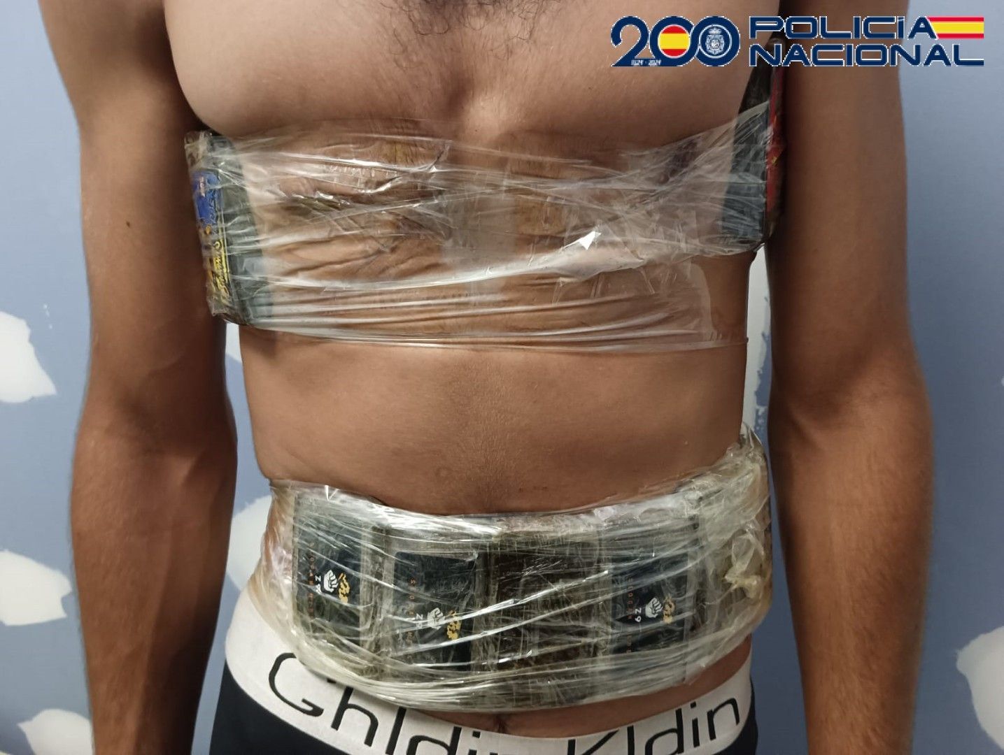  La Policía Nacional detiene a un varón con dos kilos de hachís adosados al cuerpo 