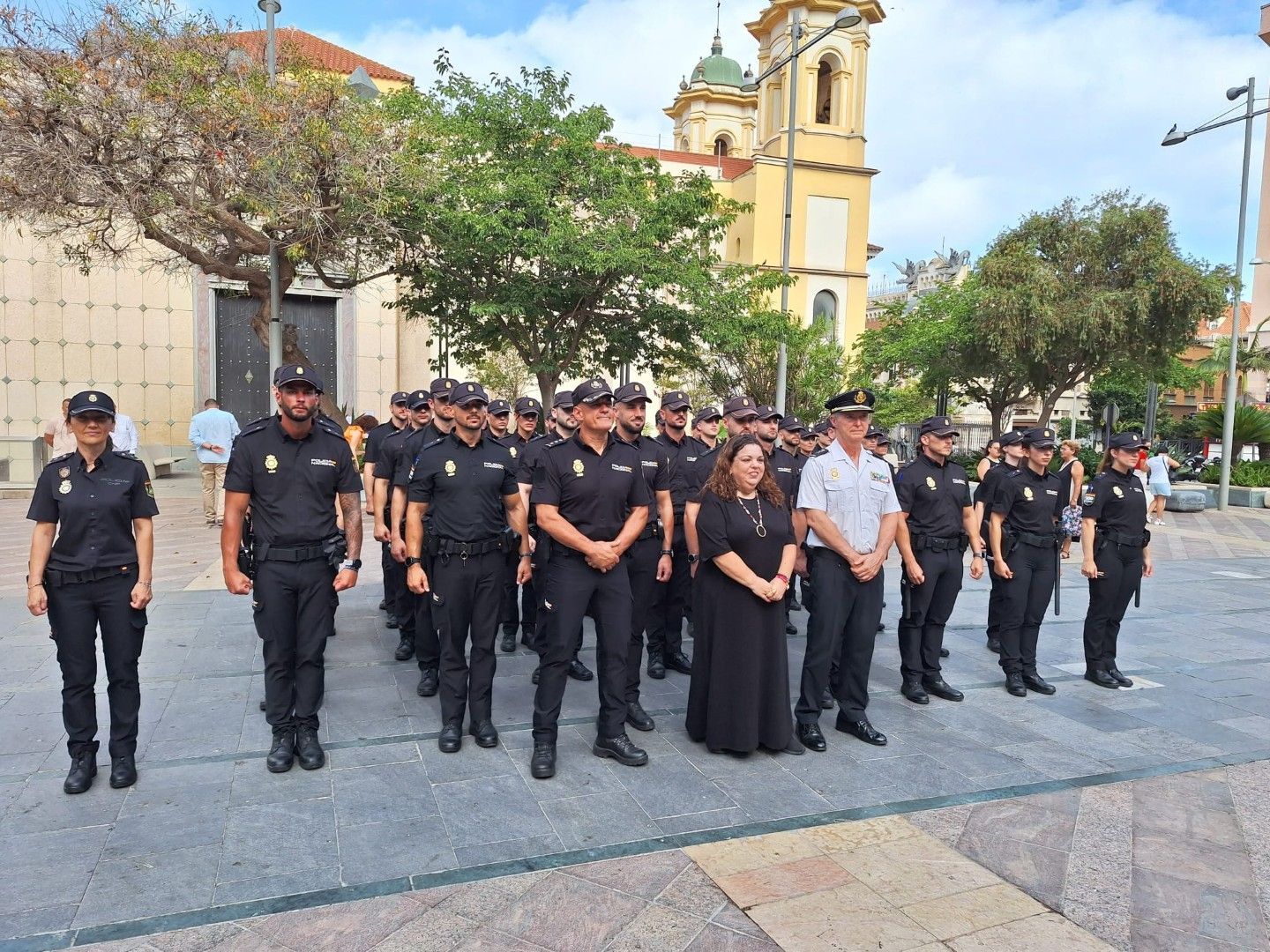 La delegada del Gobierno recibe a los 40 agentes en prácticas de la Policía Nacional