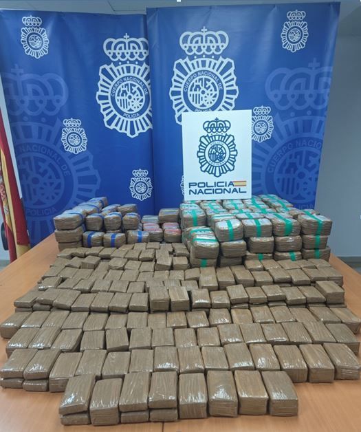 La Policía Nacional detiene a dos mujeres por un delito contra la salud pública