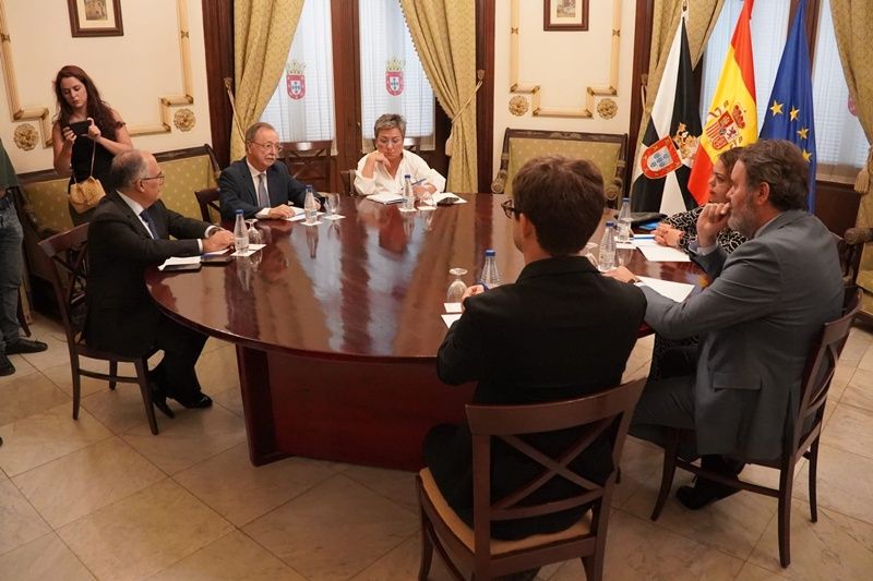 El Gobierno confirma que los primeros traslados de 20 menores de Ceuta están preparados