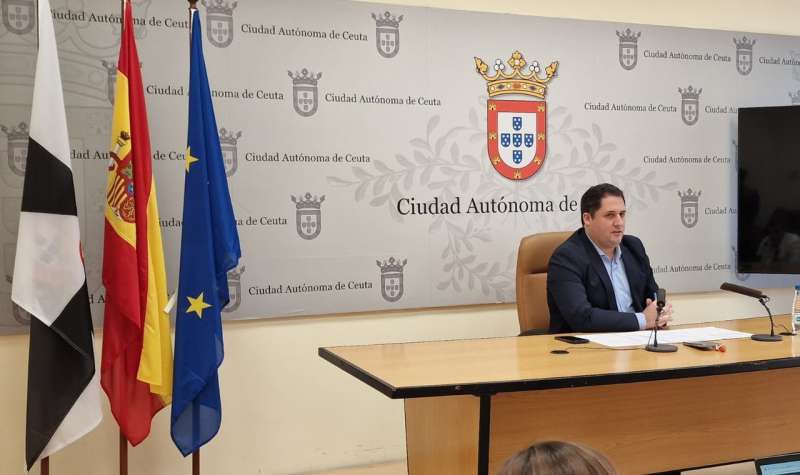 Ramírez rechaza la acusación de “opacidad” del PSOE y aclara los contratos de recogida textil