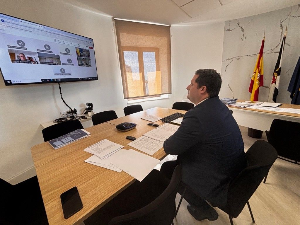 El consejero de Fomento participa por videoconferencia en dos reuniones presididas por la ministra Aagesen 