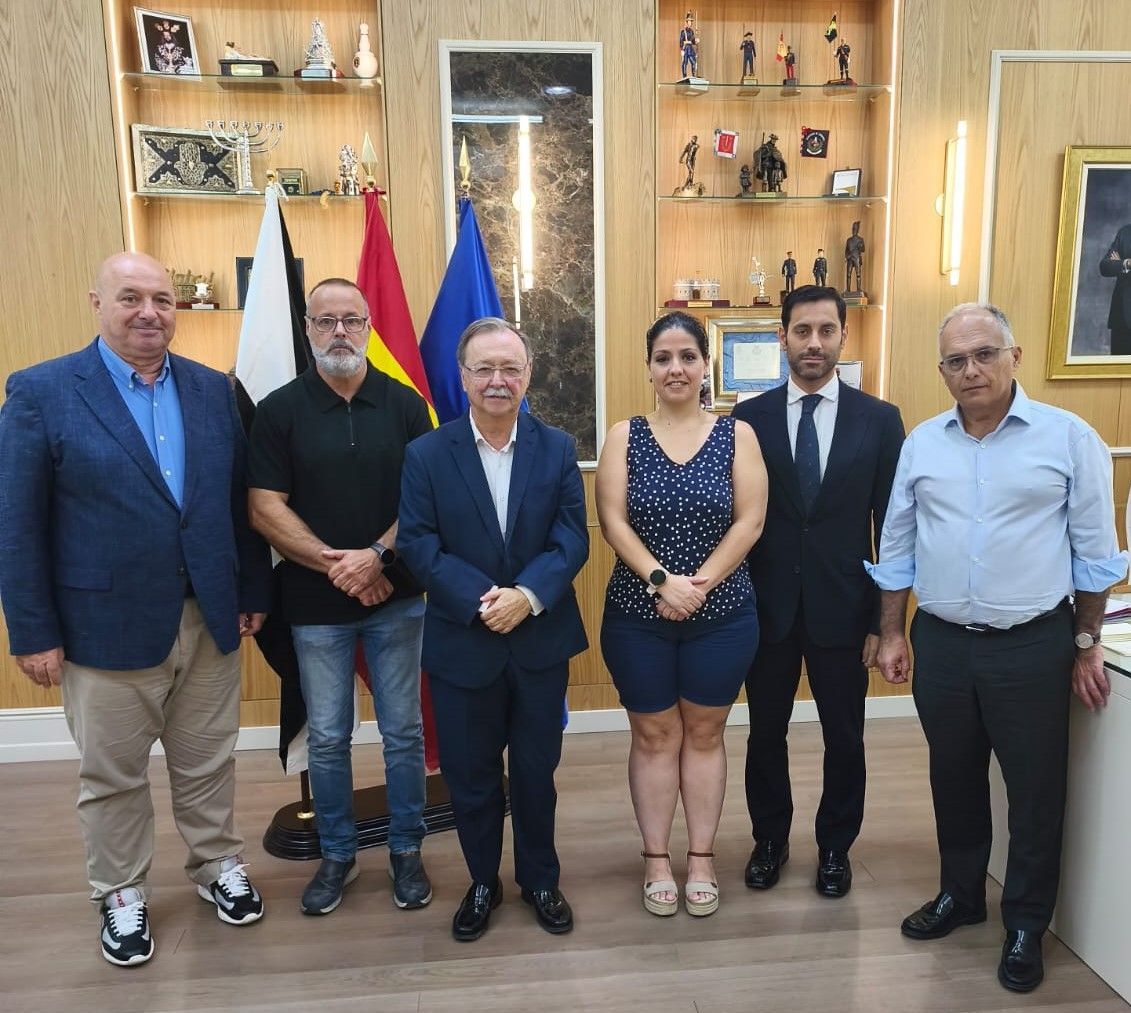 Ciudad y CCOO analizan el futuro del modelo de conectividad de Ceuta con la península