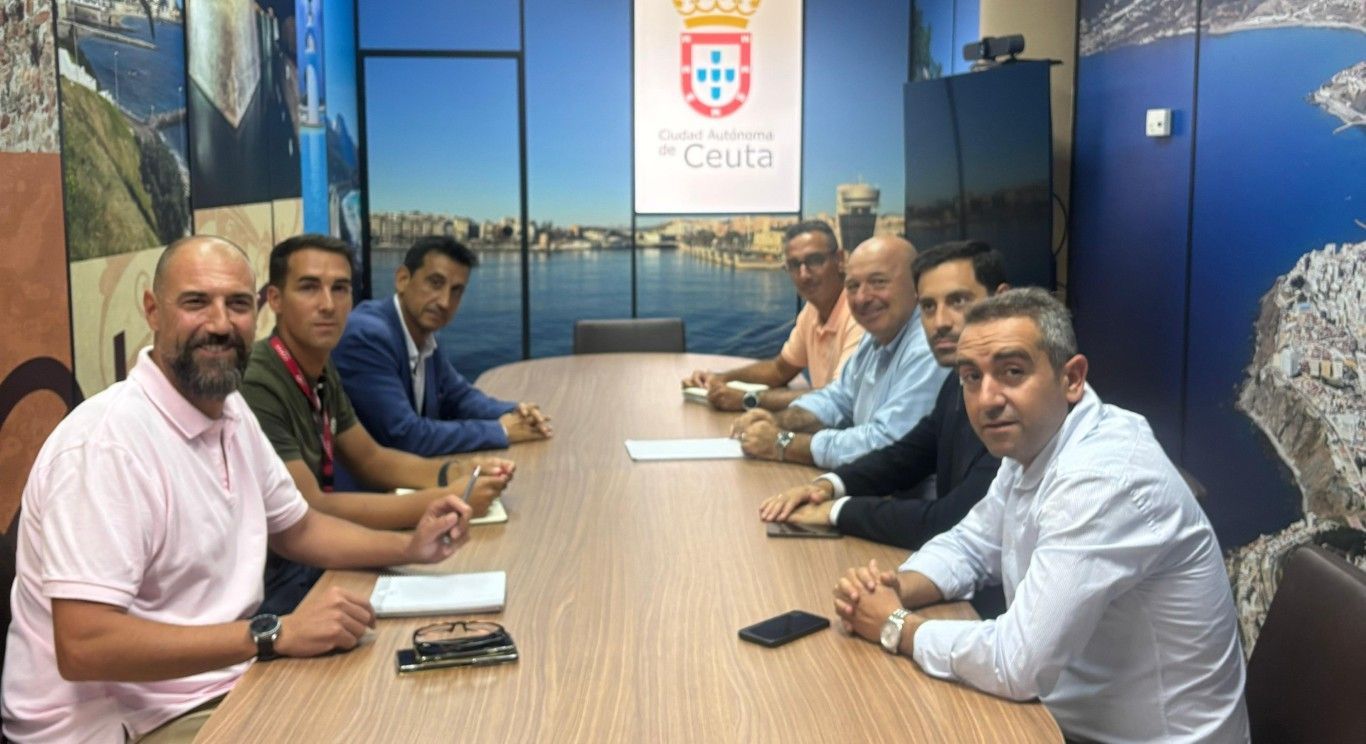La Ciudad se reúne con las navieras para actuar sobre las incidencias técnicas