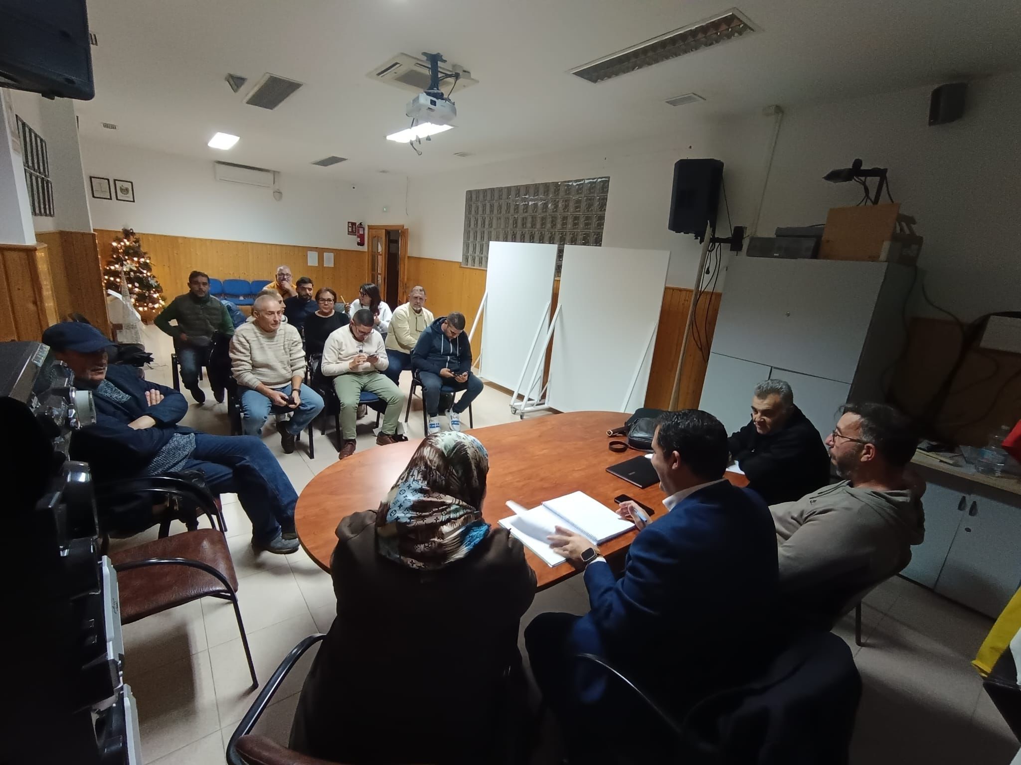Ramírez se reúne con las asociaciones de vecinos del Distrito 4