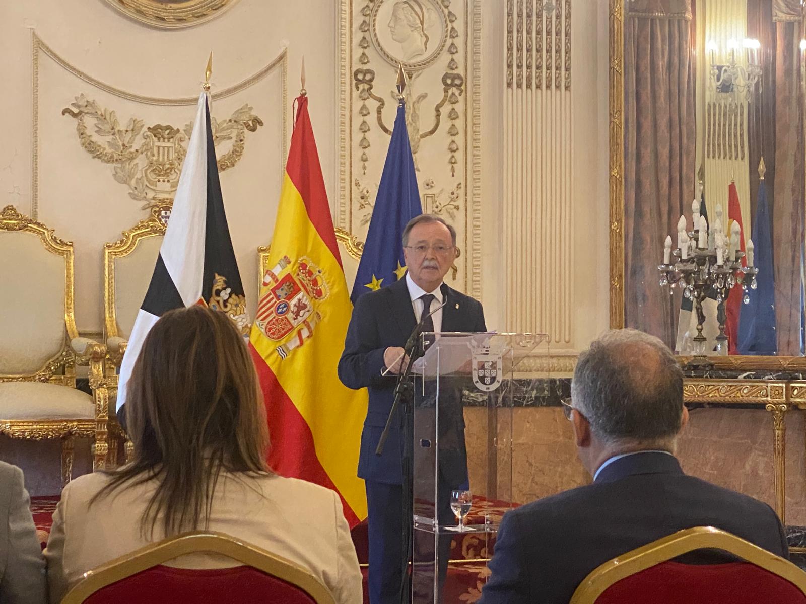 Vivas: “si el Ceuta ascendiera habría que pensar en construir un nuevo estadio”