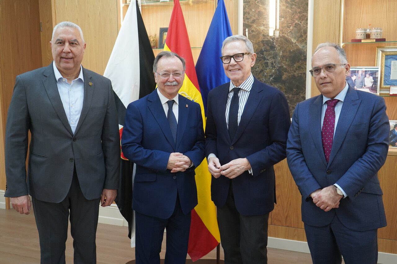 El presidente nacional de la Asociación Española contra el Cáncer visita nuestra ciudad