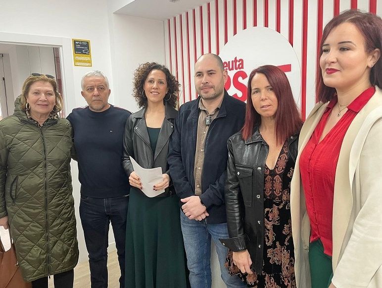 El PSOE dice estar sorprendido y que desconocía la marcha de su diputada Hikma Mohamed