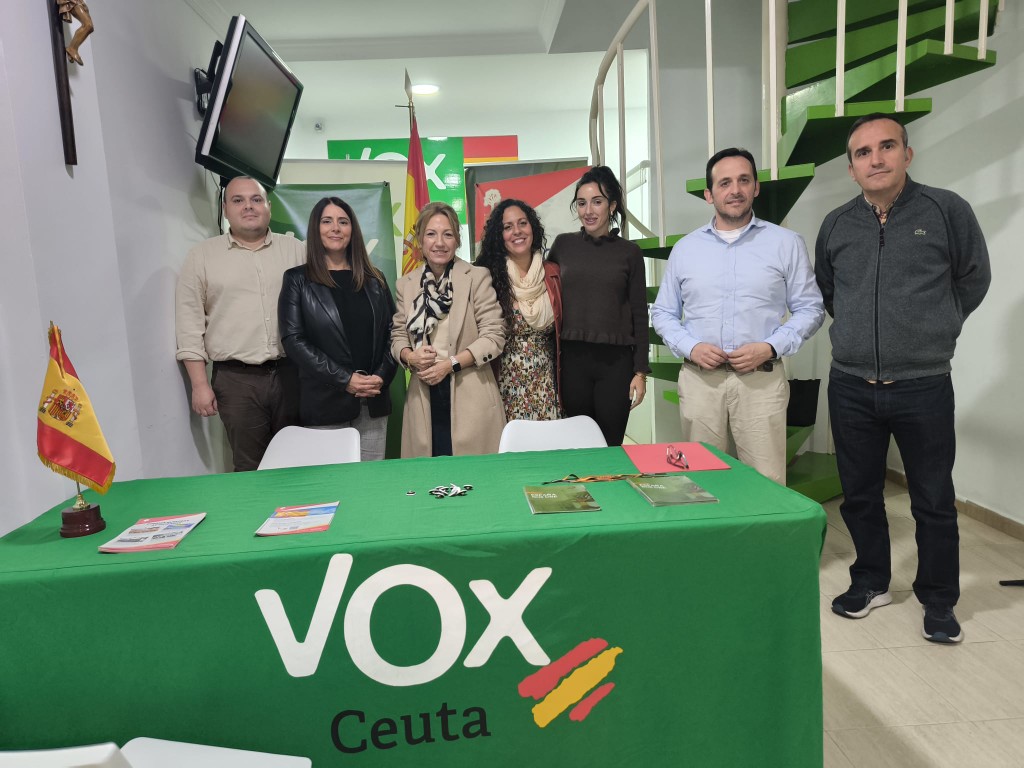 VOX presenta en Ceuta su campaña “Nuestro corazón por bandera”