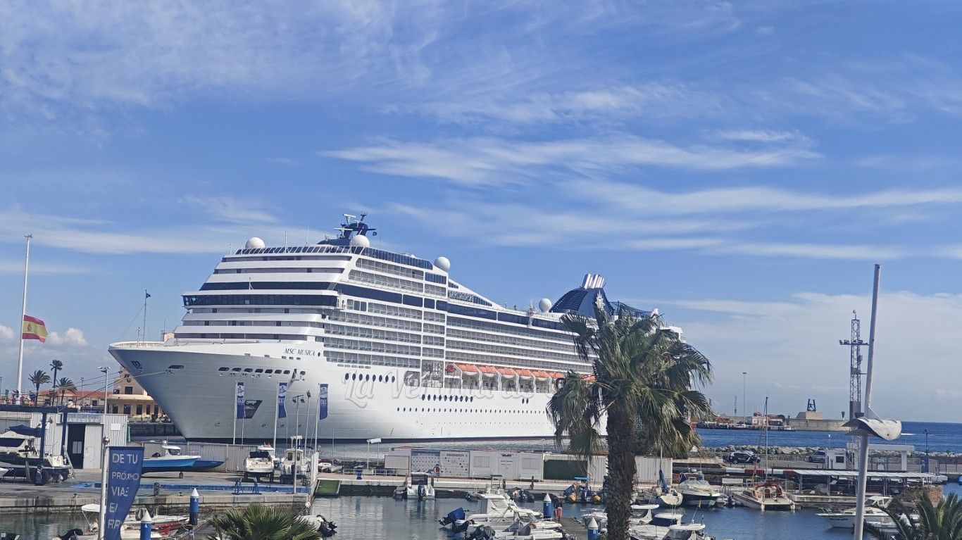 El puerto ceutí recepciona hoy el crucero con el mayor número de turistas a bordo: 2.600 personas