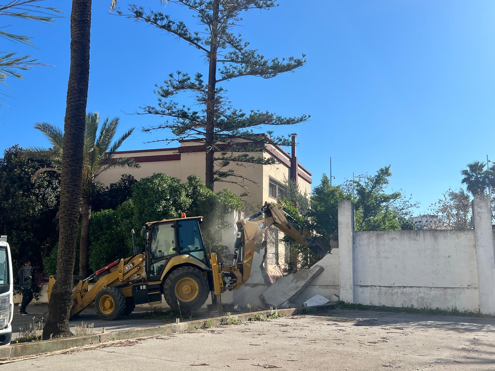 La Autoridad Portuaria inicia la demolición de los chalés del puerto