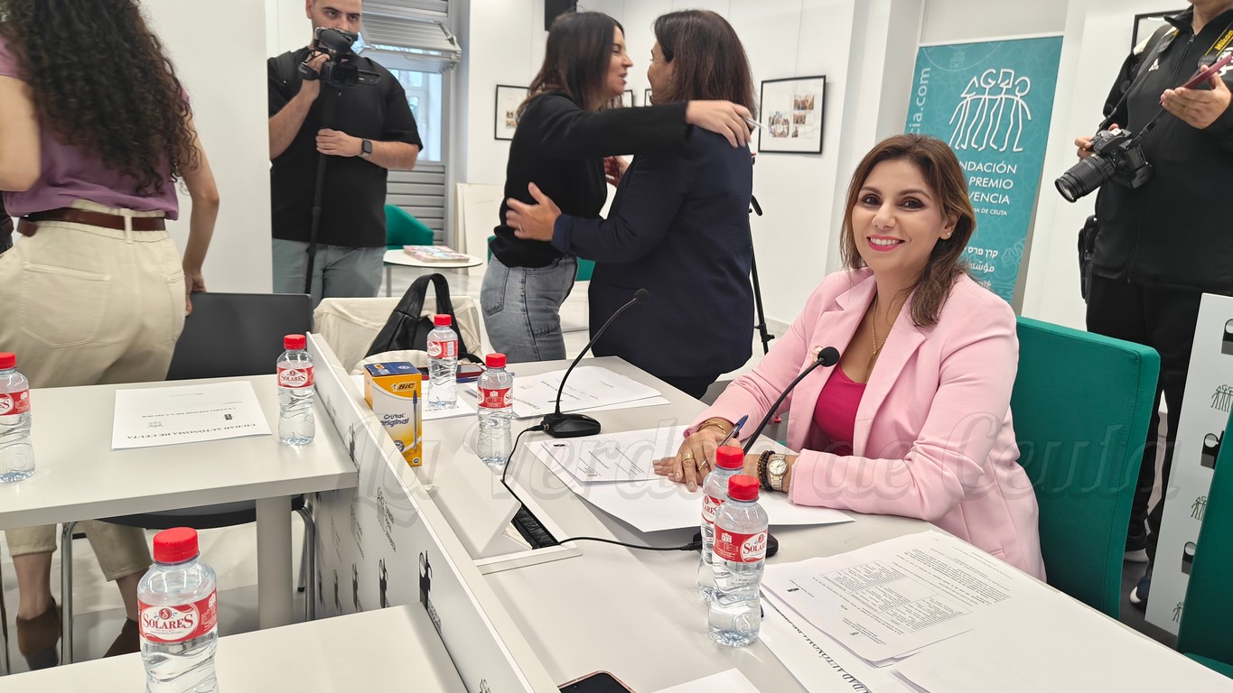 Benzina reivindica su gestión en conciliación mientras el PSOE exige transparencia sobre las ayudas