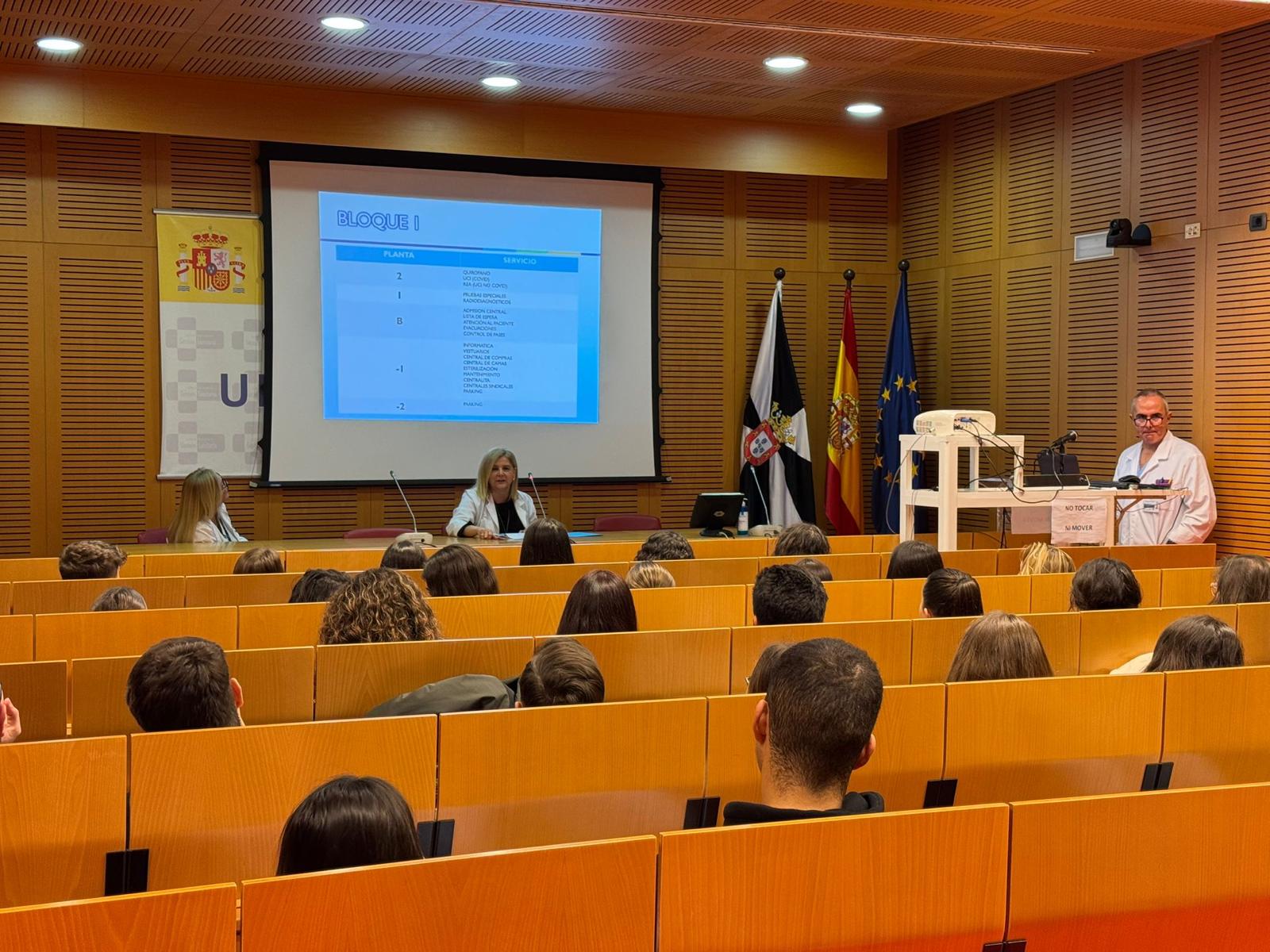 El HUCE recibe a 43 alumnos de enfermería que comienzan sus prácticas externas