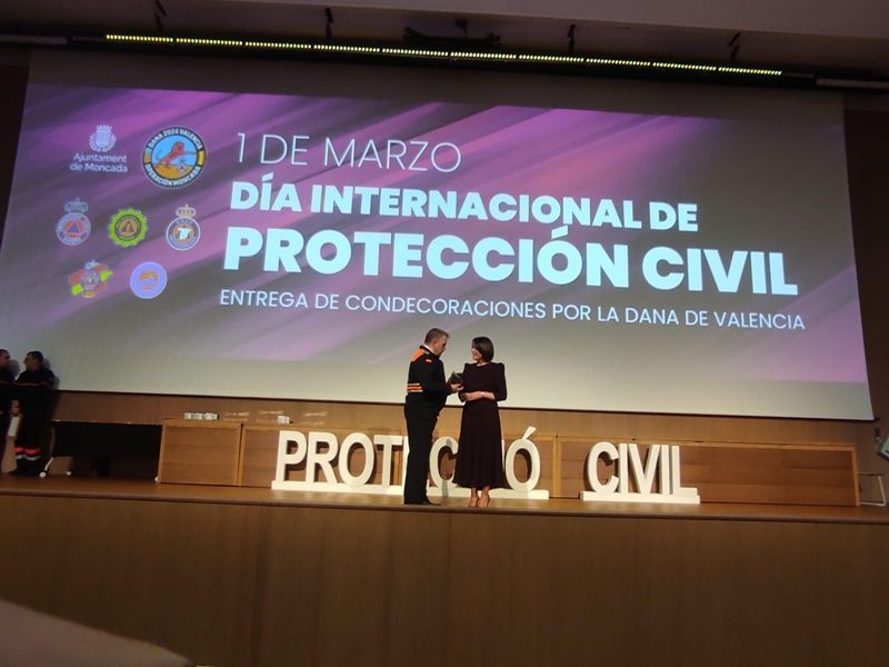 Moncada rinde homenaje a voluntarios de toda España por su labor tras la DANA