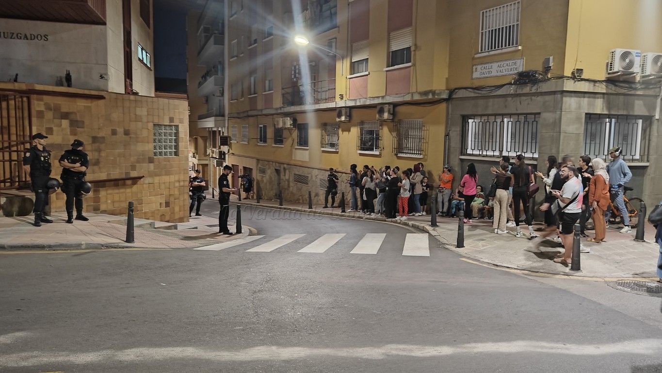 El juez prorroga la detención de los padres y el tío del bebé hallado muerto en Alférez Provisional